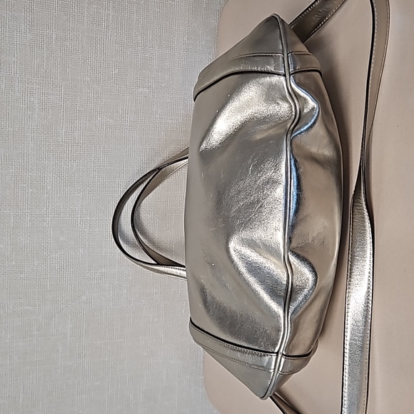 ⚡️Flash Sale $225 with 1.99 Shipping⚡️Vintage Hobo Bag in Metallic Gold - Picture 8 of 13